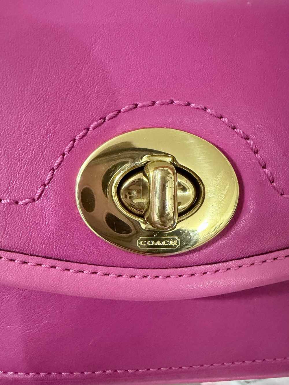 🌸 Coach SUPER RARE Turnlock Hot Pink Colorblock Tattersall Legacy Gold Chain - Picture 3 of 8
